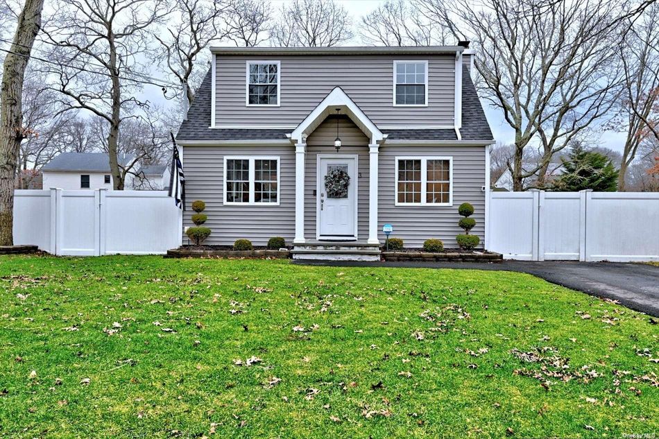 Image 1 of 28 for 3 Avenue A in Long Island, Holbrook, NY, 11741