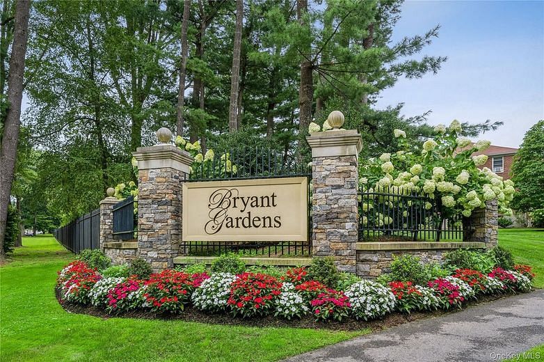 3 Bryant Crescent #1D