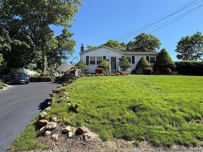 3 Commack Road