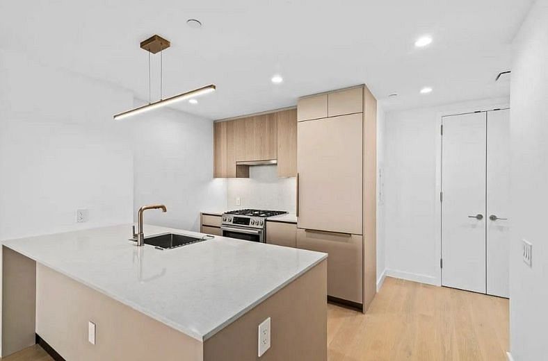 3 Court Square #1807