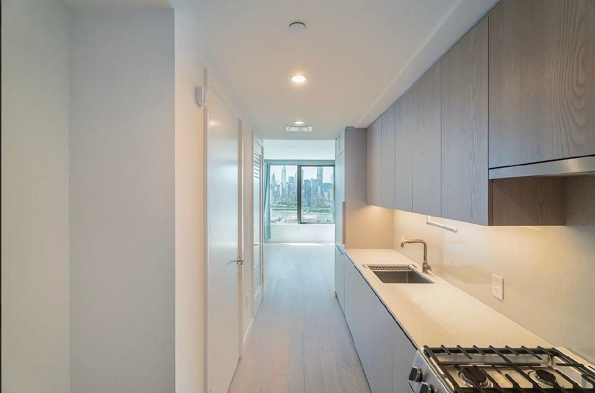 Image 1 of 8 for 3 Court Square #3001 in Queens, NY, 11101