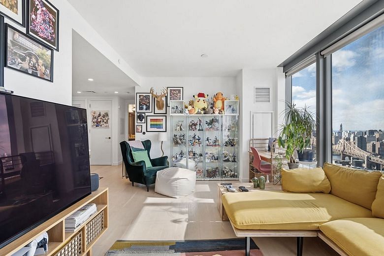 3 Court Square #3903