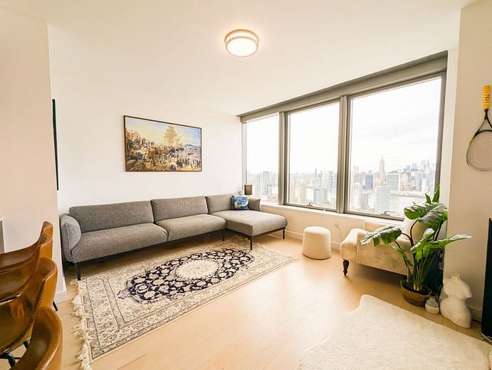 3 Court Square #5512