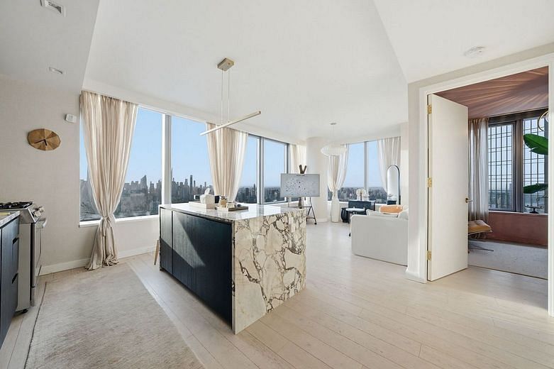 3 Court Square #5702