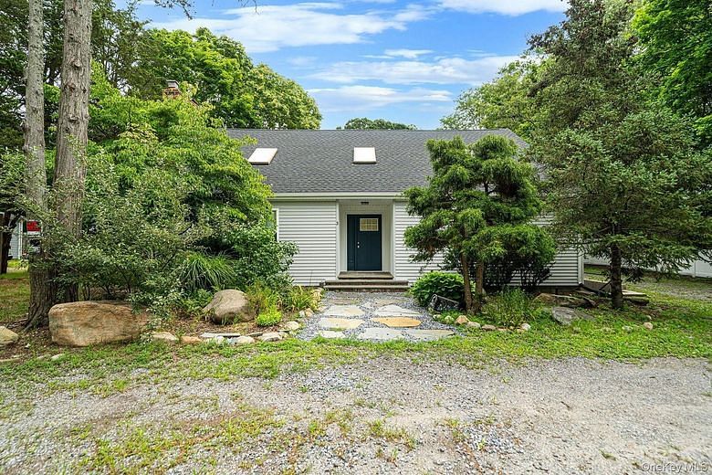 3 Cozine Road S