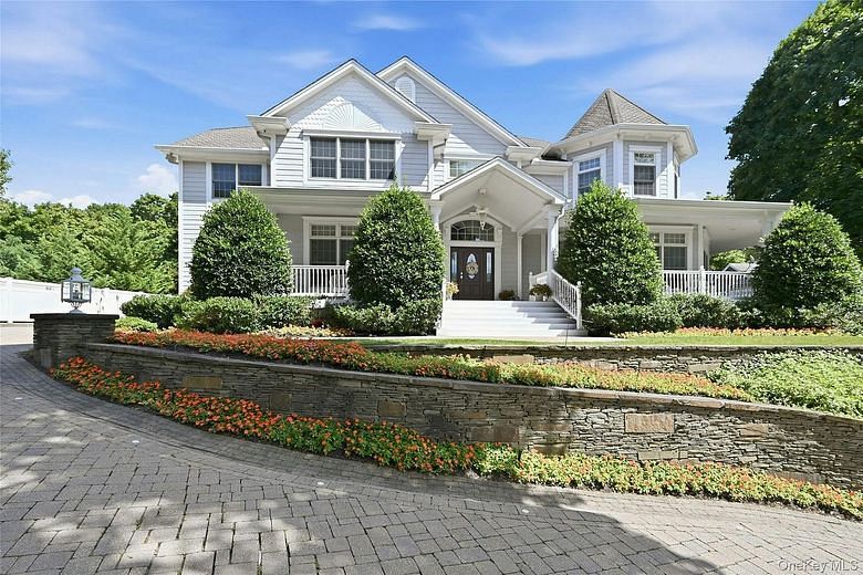3 Crescent Drive