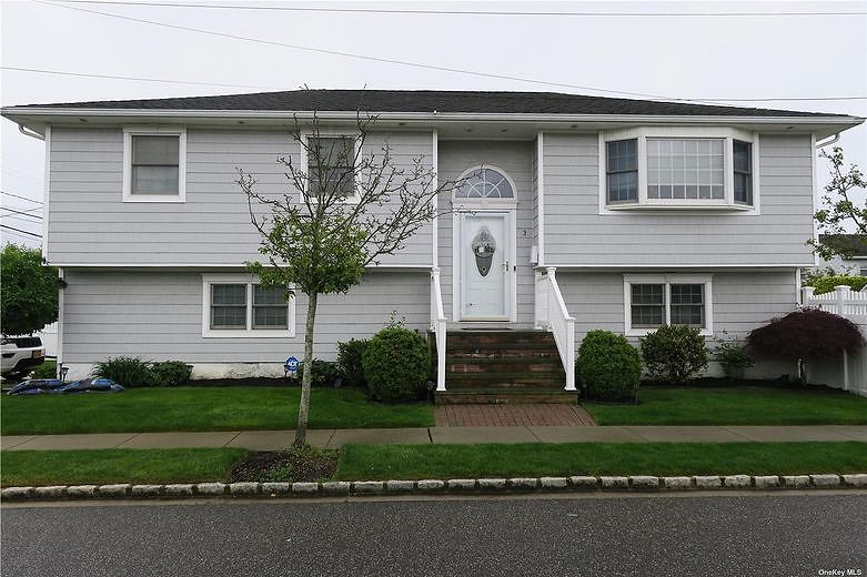 Image 1 of 27 for 3 Curlew Place in Long Island, Massapequa, NY, 11758