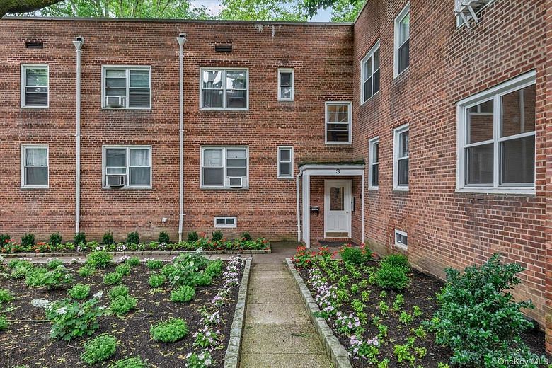 3 Edwards Street #1F