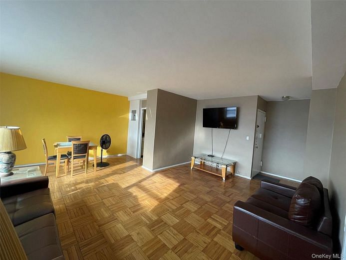 3 Fordham Hill Oval #6H