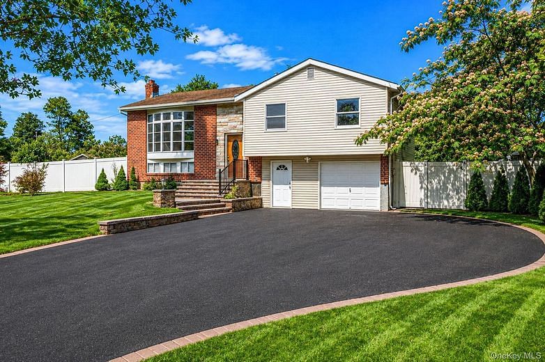3 Richlee Drive
