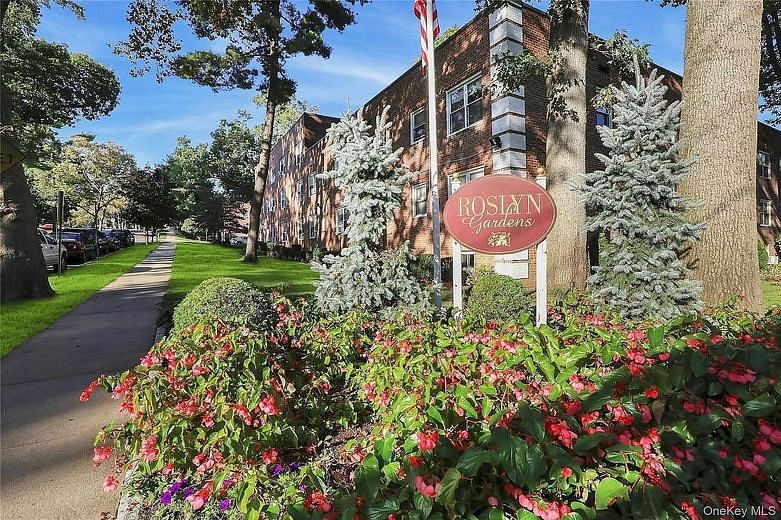 3 Roslyn Heights Streets #1 G