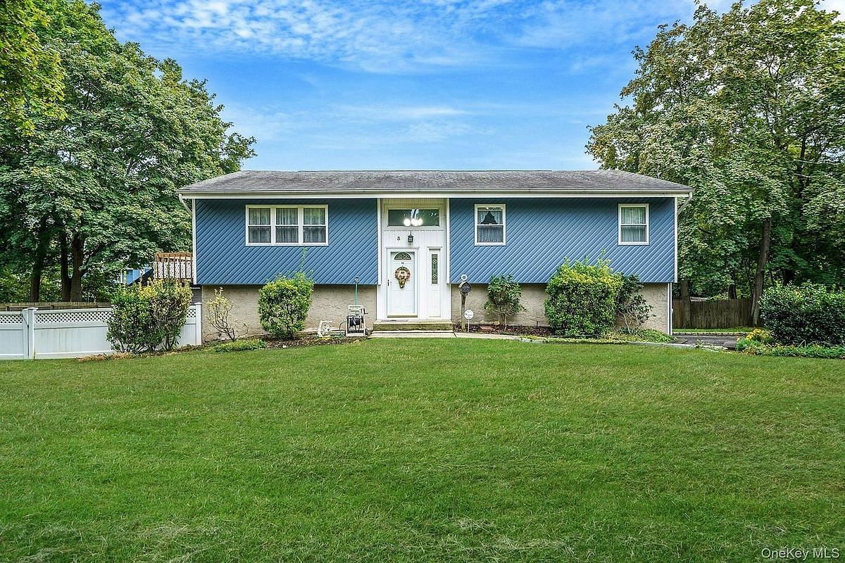 Image 1 of 36 for 3 Selmar Court in Long Island, Smithtown, NY, 11754