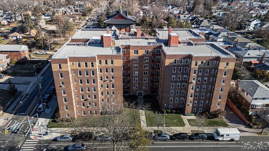 30-11 Parsons Blvd #2T
