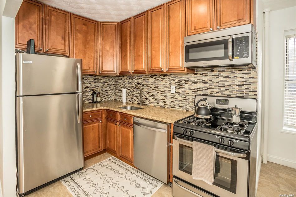 Image 1 of 35 for 30-15 Hobart Street #2 in Queens, Woodside, NY, 11377