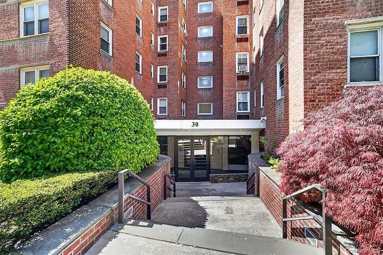 30 E Hartsdale Avenue #2A