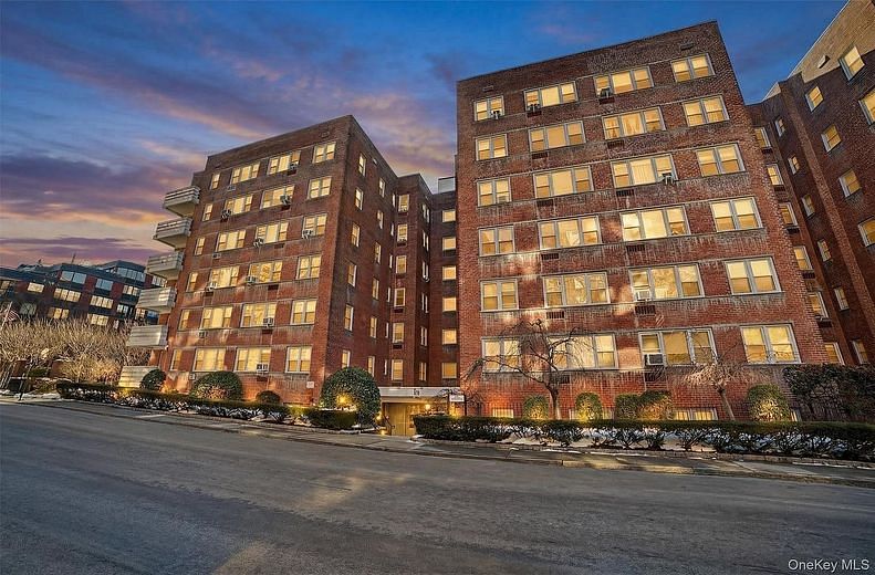 30 E Hartsdale Avenue #2J