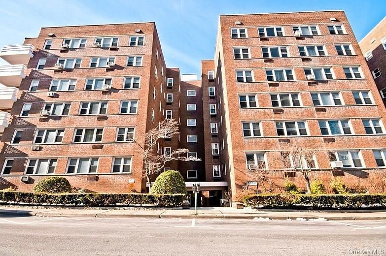 30 E Hartsdale Avenue #3E