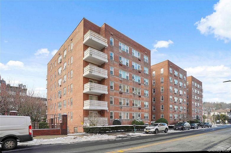 30 E Hartsdale Avenue #3K