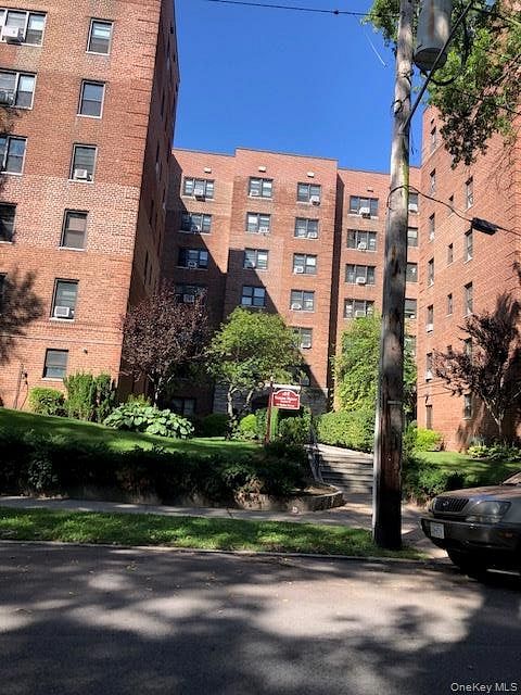 30 Ehrbar Avenue #306