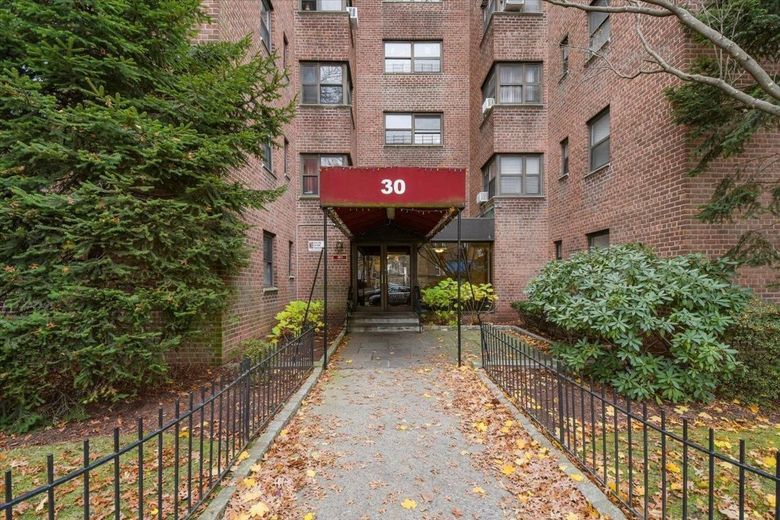 30 Fleetwood Avenue #1A