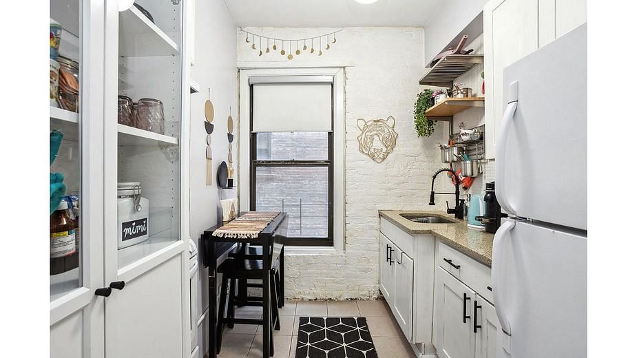 30 Macombs Place #23