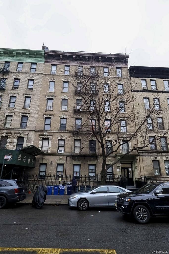 30 Macombs Place #24