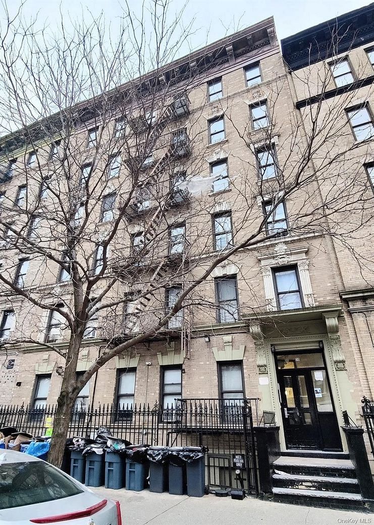 30 Macombs Place #44