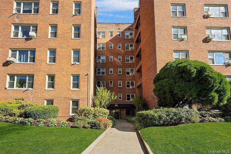 30 N Broadway #5E