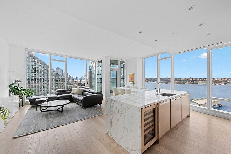 30 Riverside Boulevard #21M