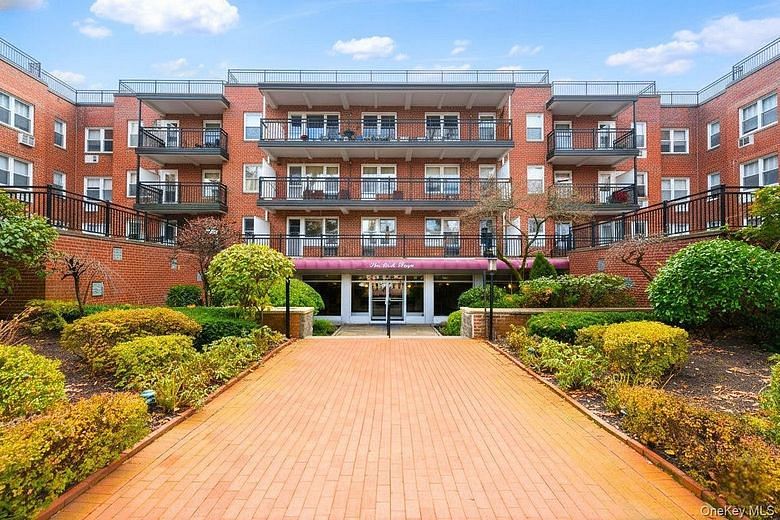 30 Stoner Avenue #1S