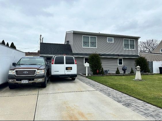 Image 1 of 6 for 30 Twin Lane in Long Island, Wantagh, NY, 11793