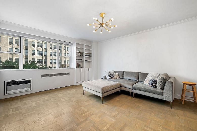 30 West 60th Street #8L