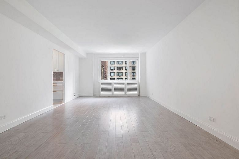 30 West 60th Street #8S
