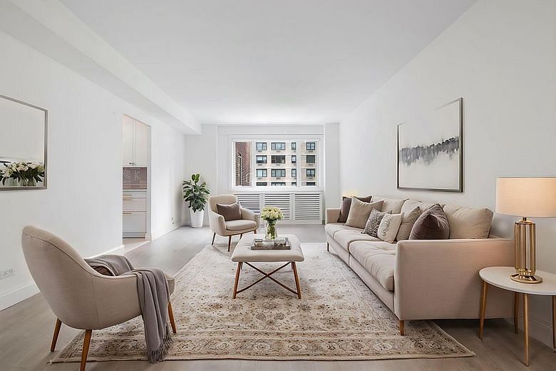 30 West 60th Street #8S