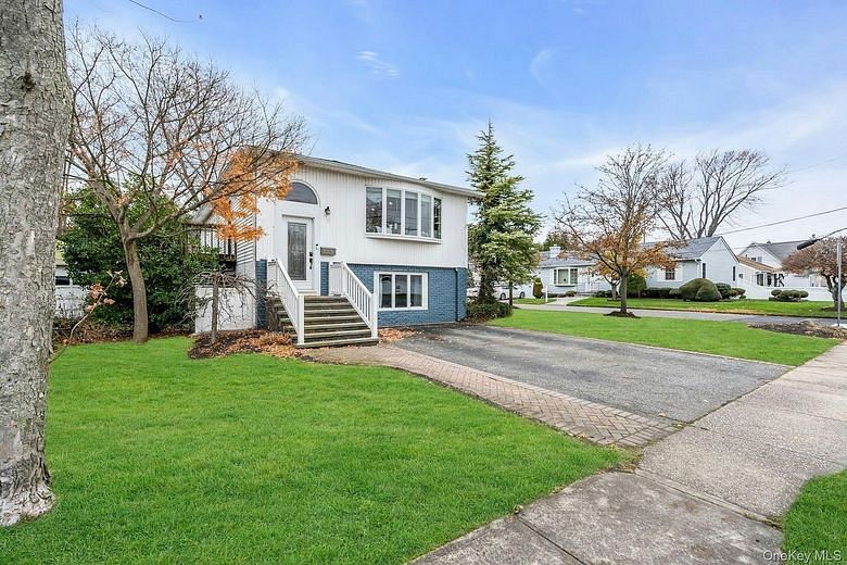 300 Center Bay Drive