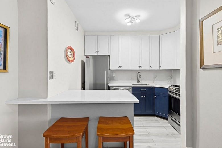 300 East 40th Street #19V