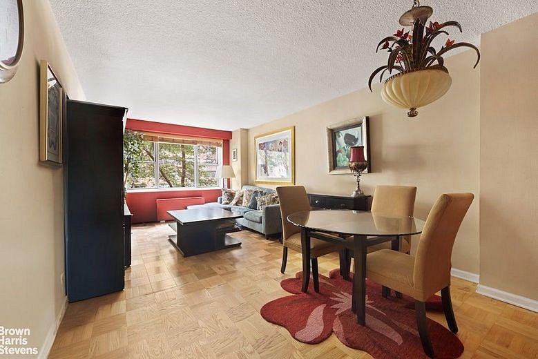 300 East 40th Street #3W