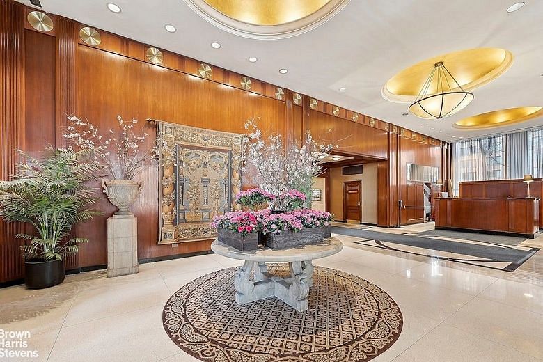 300 East 40th Street #4C