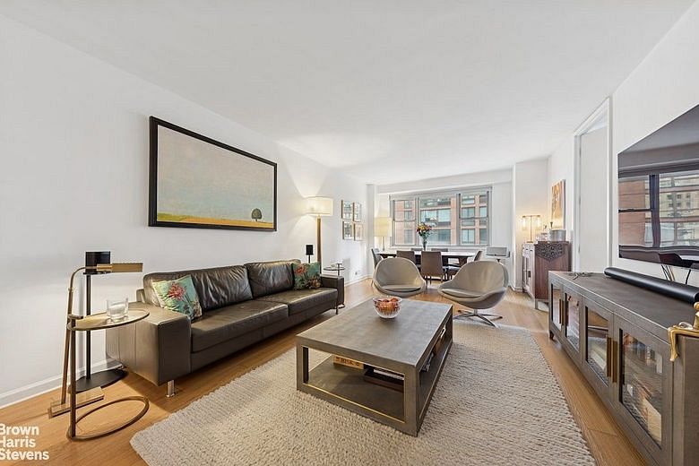 300 East 40th Street #4K