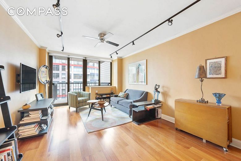 300 East 54th Street #25G