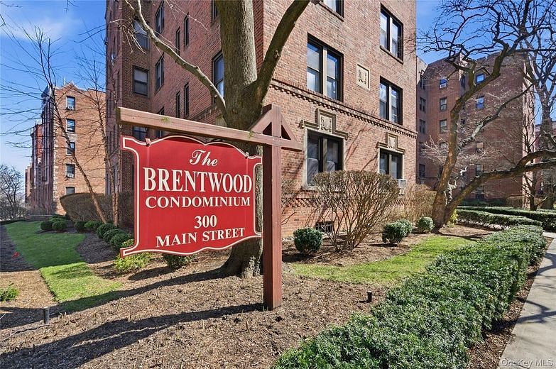 300 Main Street #2A
