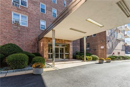Image 1 of 20 for 300 N Broadway #4N in Westchester, Yonkers, NY, 10701