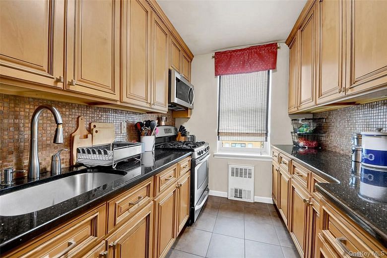 300 N Broadway #6L