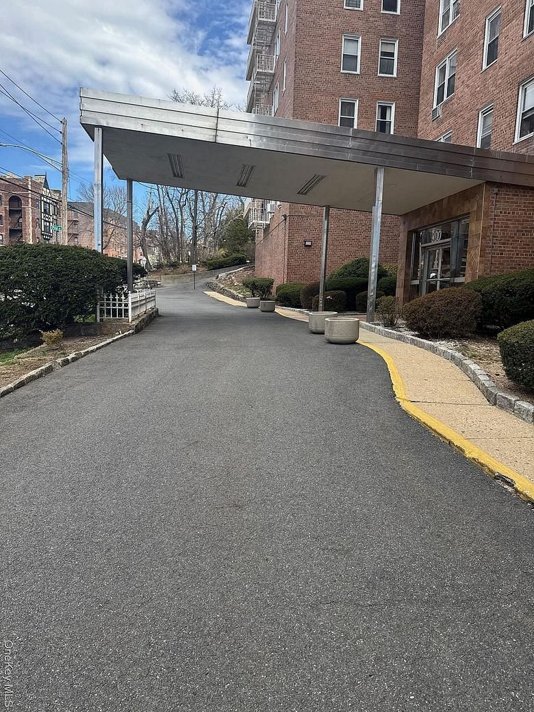 300 North Broadway #2MN