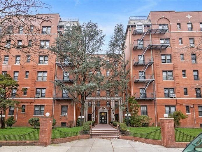 300 Ocean Parkway #6L