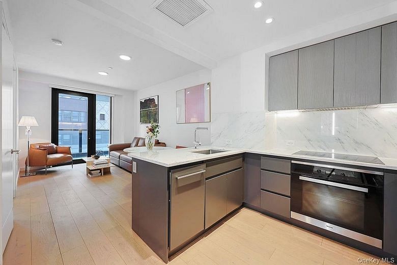 300 W 30th Street #10D