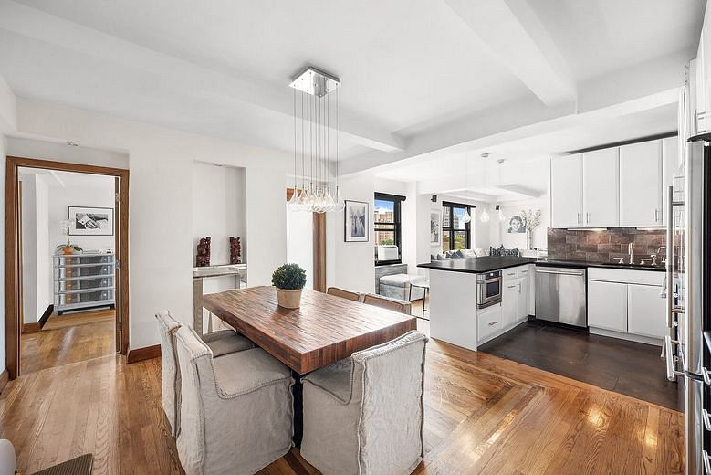 300 West 23rd Street #11M