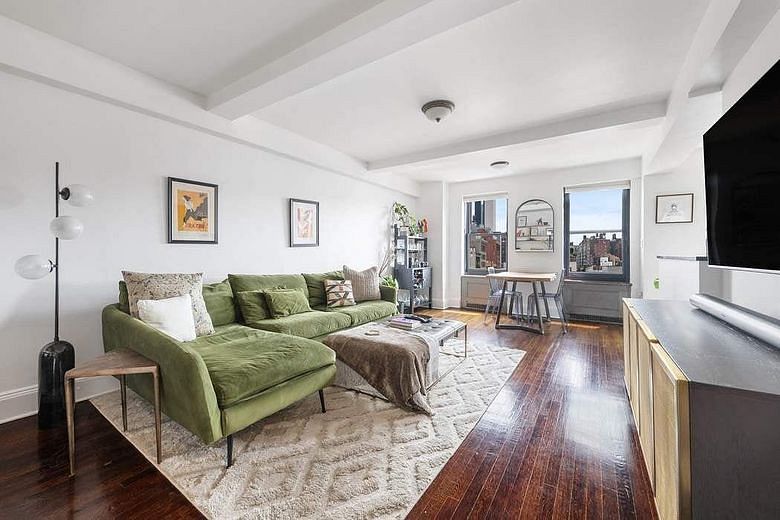 300 West 23rd Street #8G