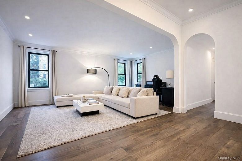 3000 Valentine Avenue #2E