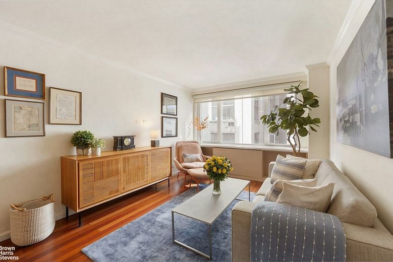 301 East 22nd Street #7S